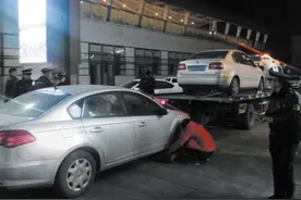 大连市运管处稽查大队查处非法营运私家车图片