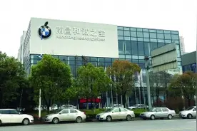 宝马车买来才一天就敞篷失灵轮胎鼓包 4S店:要向厂家申请鉴定图片