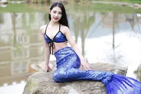 准空姐化身美人鱼：辣妹cos美人鱼 这颜值完全不输星女郎呐图片