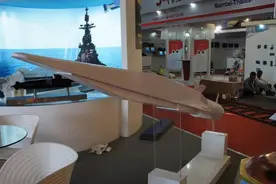 俄罗斯首次试射第五代潜艇用“锆石”新型高超音速巡航导弹图片
