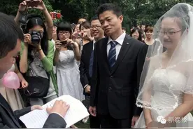 3月刚开学，哈尔滨一所大学3对学生情侣领证结婚了～｜采访实录图片