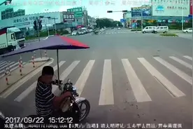 小男孩一言不合车上大跳尬舞，没想到悲剧来得这么快视频封面