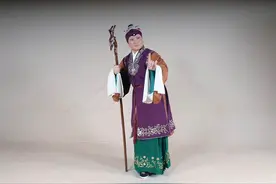 老旦不再是配角 李兆云唱响《罢宴》刘妈妈图片