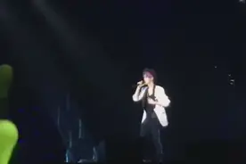 鹿晗演唱会与粉丝合唱引泪崩 直戳泪点视频封面