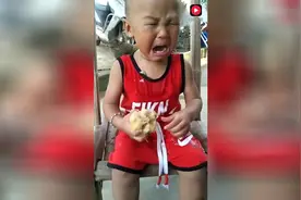 千万不要给小孩吃桃子，尤其是熟透的桃子，你看着熊孩子的衣服！视频封面