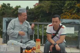 陈翔六点半：茅台在路中间练车！练得腿都麻了！手机也被小偷抢了