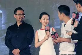 杨蓉《非常交易》发布会 与姜武小沈阳亲密互动图片