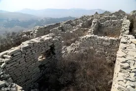 山东260间石屋遗址藏身山顶 距今千余年历史(/8)图片