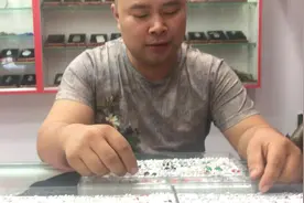 了解正确佩戴耳钉，让你的耳朵少受点伤害吧视频封面