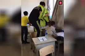 上学的时候总有几个这样的男生 这样才惹女孩子喜欢啊视频封面