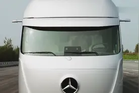 奔驰纯电概念卡车上路实测，打开车灯时才是最神奇的开始