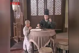 《女巡按》谢昀杉学习不专心，写字还是左撇子，但还是那么可爱视频封面