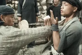 小伙来到一个村子，村里面的人都是武功高手小伙想拜师视频封面