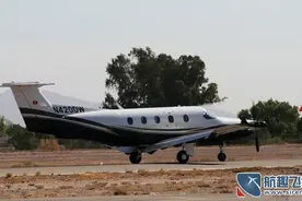 GI航空在阿布扎比航展上展示皮拉图斯飞机图片