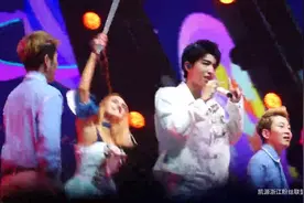TFBOYS凯源玺四周年南京演唱会《快乐环岛》现场嗨爆了