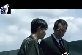 上司葬礼，梁朝伟用敬礼，几秒的表演，告诉你为何他能拿5次影帝视频封面