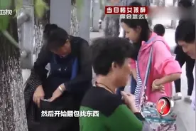 实拍：女孩醉酒街边，解酒能手尽显高招两分钟清醒视频封面