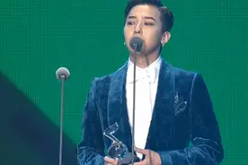 [BigBang][新闻]160323 GD斩获QQ音乐盛典年度最具影响力男歌手图片
