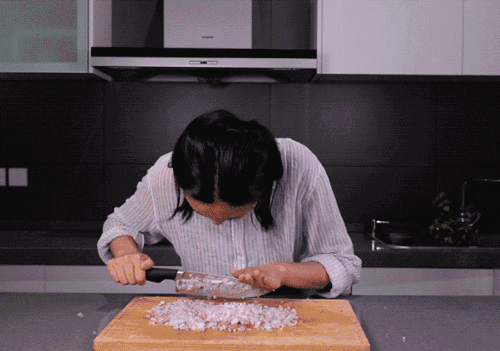 试了那么多网传方法，还是选择流着泪切洋葱吧