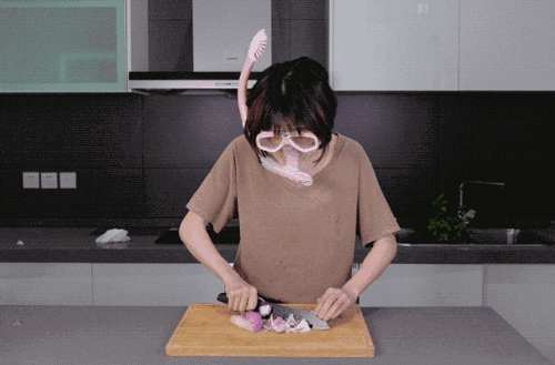 试了那么多网传方法，还是选择流着泪切洋葱吧