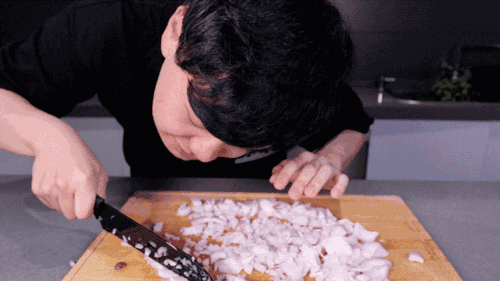 试了那么多网传方法，还是选择流着泪切洋葱吧