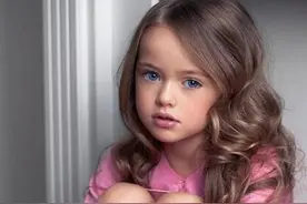 俄罗斯9岁小女孩被誉世界最美少女，五官完美似洋娃娃视频封面