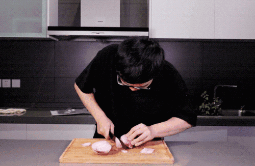 试了那么多网传方法，还是选择流着泪切洋葱吧