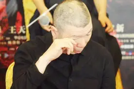 电影《芳华》临时撤出国庆档冯小刚与众主演鞠躬致歉视频封面