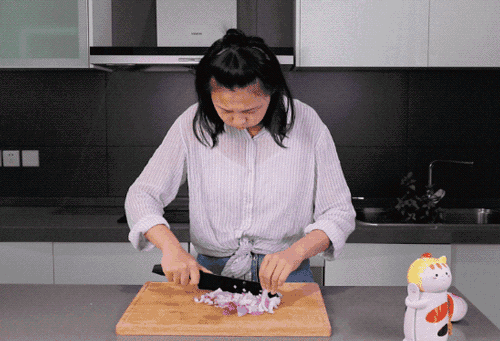 试了那么多网传方法，还是选择流着泪切洋葱吧