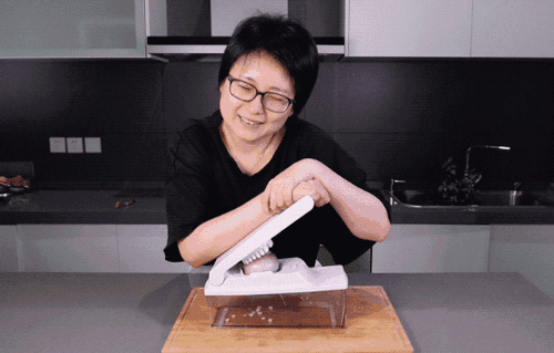 试了那么多网传方法，还是选择流着泪切洋葱吧