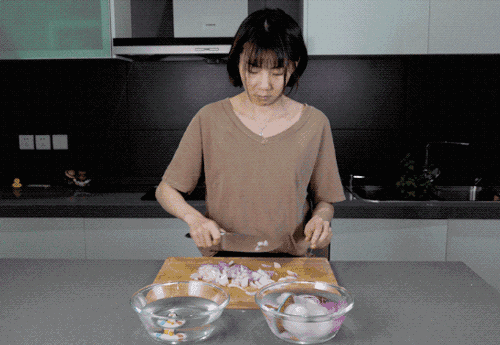 试了那么多网传方法，还是选择流着泪切洋葱吧