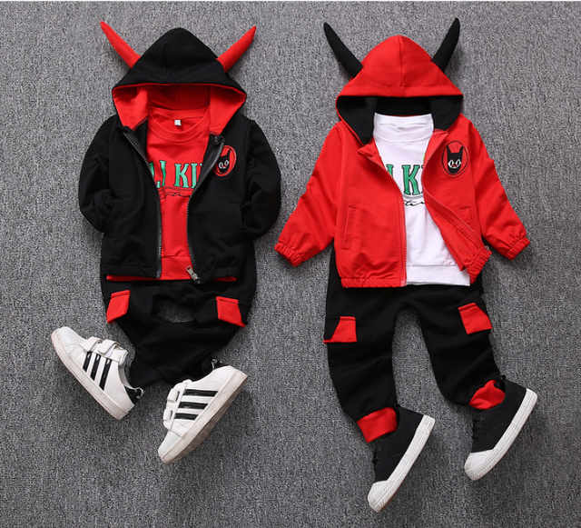 秋凉啦！看看时髦宝妈怎么样塑像2017萌娃秋装~