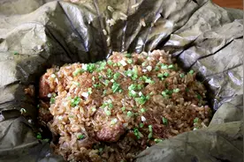 手把手教你做荷叶糯米蒸排骨，排骨软糯鲜香，可当主食又可当做菜