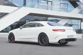 跑车性能！轿跑外观！S级豪华内饰！新奔驰S63 Coupe，能否逆袭视频封面