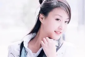 《男人坏女人爱》歌词写得太棒了！旋律超级好听，超现实的一首歌