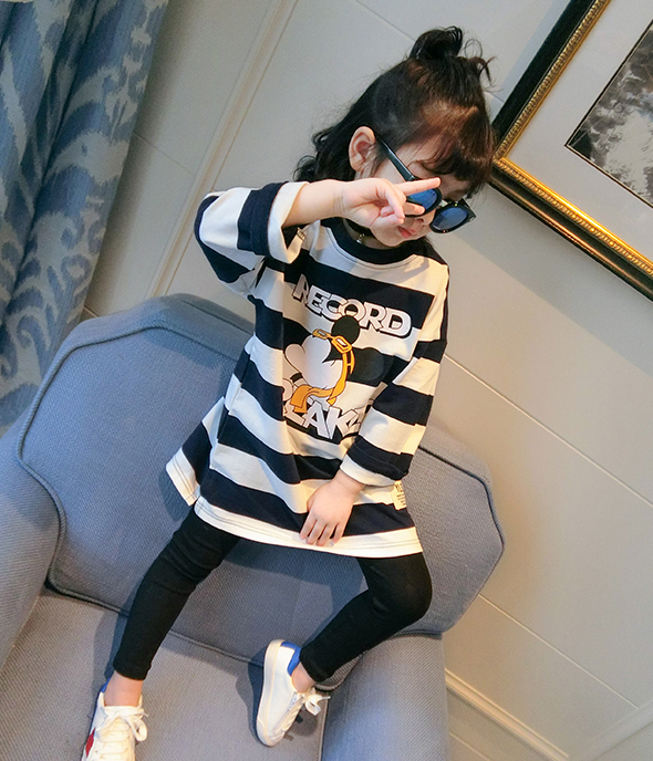 秋凉啦！看看时髦宝妈怎么样塑像2017萌娃秋装~