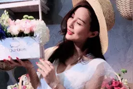 陈翔六点半球球直播种花，粉丝问蘑菇头是你男朋友吗？