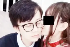 轩墨宝宝早期爆料自己与女友的合照，谁都有青涩的过去！视频封面
