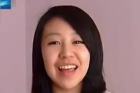 跟随摄像师镜头探访女生的卧室，真是大开眼界视频封面