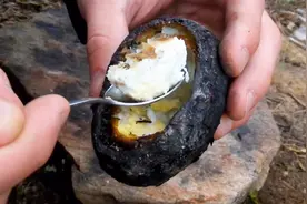 在野外的时候有个鸟蛋怎么吃？看小伙如何运用身边的食材制作