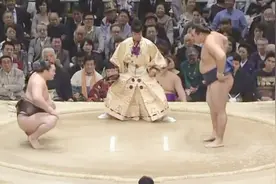 当相扑比赛用上了街霸2的音效时，童年回忆都被勾起视频封面