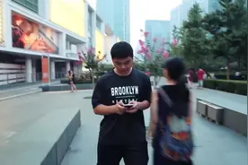 你遇见过路人问你要不要iPhone吗？原来是这么回事……视频封面