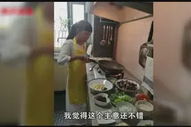10岁女孩开始创业《美食培训班》，生意火爆，报名还需排队上课