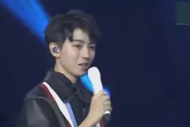 王俊凯18岁成人礼哭了 粉丝们也感动了.mp4视频封面