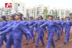 史上最酷军训！3000新生集体表演射击，中靶环数接近9分视频封面