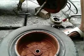 感觉最近电动车特别费电，而且很难推，都是电机进水惹的祸视频封面