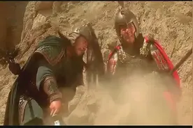 成龙舍命，悬崖救公主！最终成龙抱着金喜善，一起掉下悬崖！视频封面