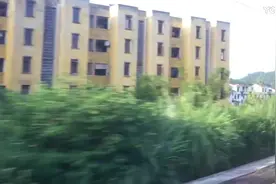四川省蓬溪火车站：成都东开往武胜的D5160次动车通过！视频封面