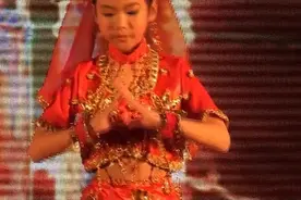 这个天使般的小女孩，如今长大啦！视频封面