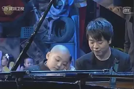 朗朗作客《年代秀》，现场与徒弟表演“四手连弹”，惊艳全场视频封面